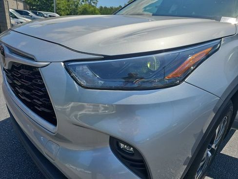 Used 2023 Toyota Highlander XLE FWD image 34