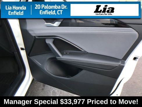 Used 2025 Volkswagen Tiguan SE R-Line image 33