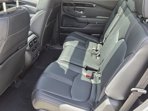 Used 2024 Honda Pilot Touring image 11
