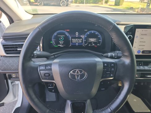 Used 2025 Toyota Camry XLE FWD image 26