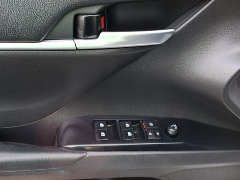 Used 2020 Toyota Camry LE FWD image 10