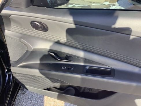 Certified 2025 Hyundai Elantra Limited image 28