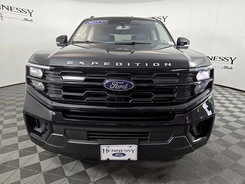 Certified 2025 Ford Expedition Active RWD image 3