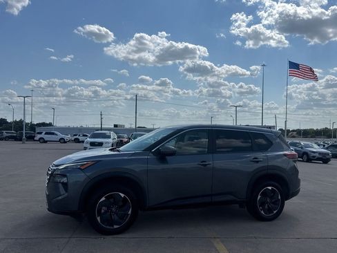 Certified 2025 Nissan Rogue SV AWD/4WD image 10