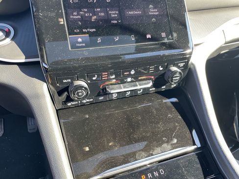 New 2025 Jeep Grand Cherokee Altitude image 18