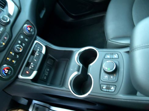 Used 2024 GMC Terrain SLT image 26