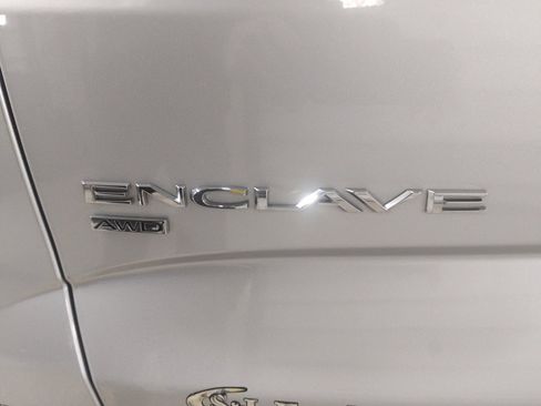 Used 2022 Buick Enclave Essence image 9