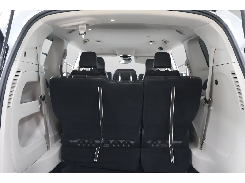Used 2024 Chrysler Pacifica Touring-L FWD image 24