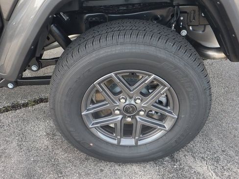 New 2025 Jeep Gladiator Sport image 22