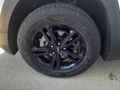 Used 2024 GMC Terrain AT4 w/ Tech Package AWD/4WD image 9