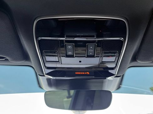 Certified 2025 Land Rover Range Rover SE AWD/4WD image 27