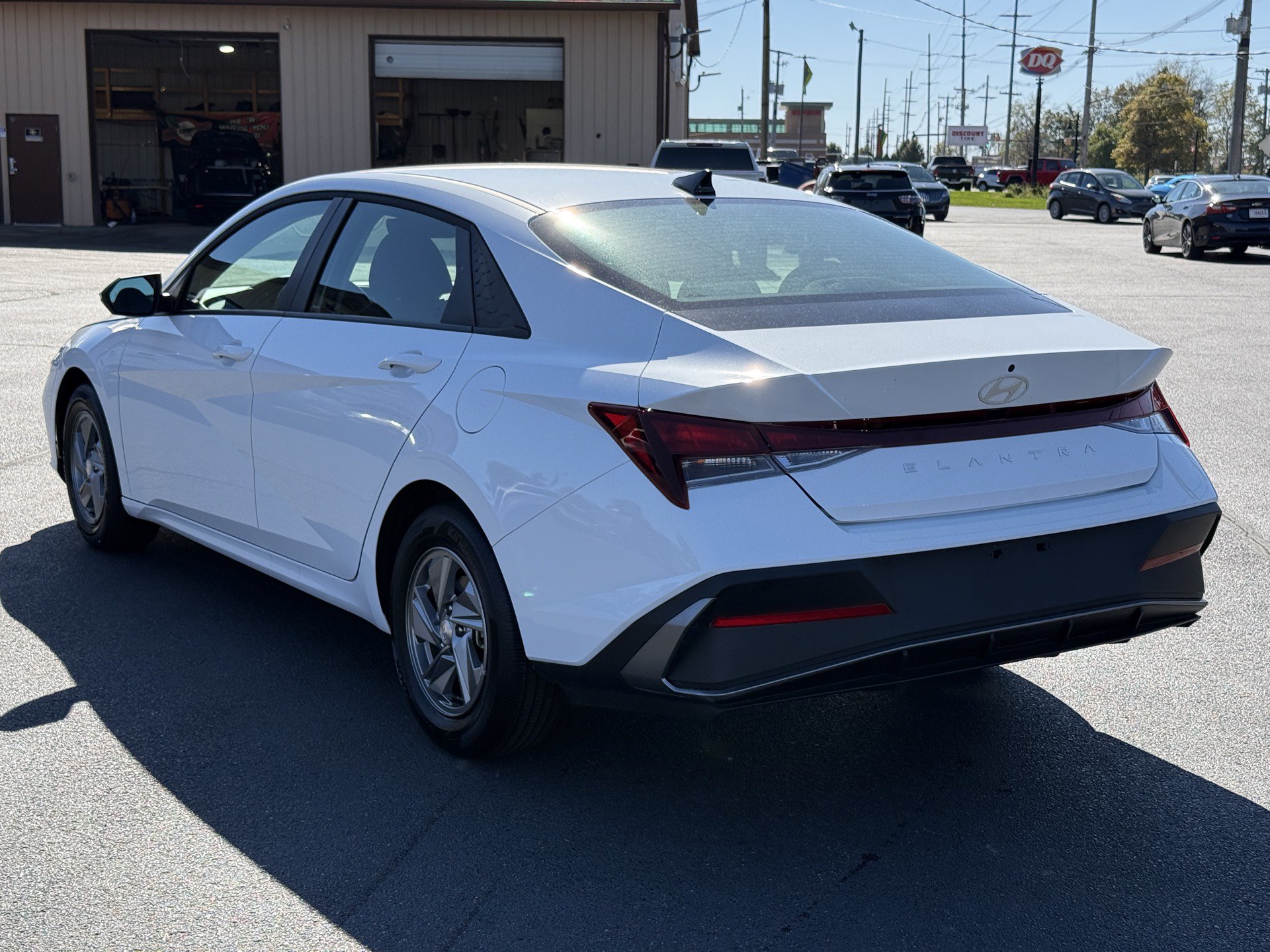 Used 2025 Hyundai Elantra SE FWD image 6