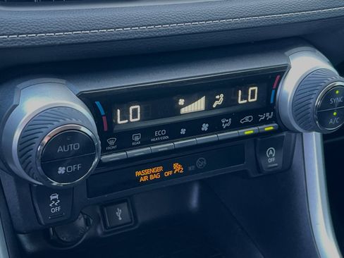Certified 2022 Toyota RAV4 XLE AWD/4WD image 17