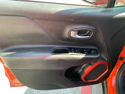 Used 2021 Jeep Renegade Trailhawk AWD/4WD image 13