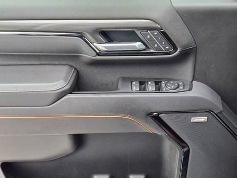 Used 2025 GMC Sierra 2500 AT4 image 25