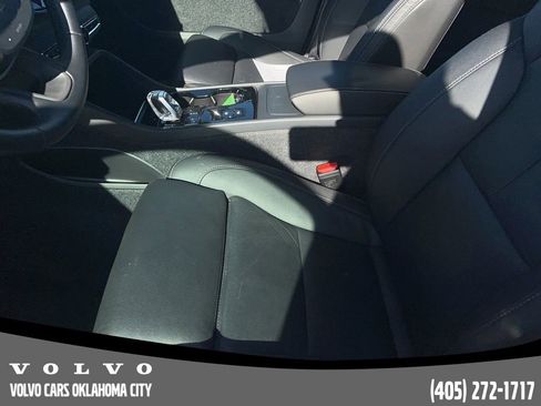 Certified 2025 Volvo XC40 B5 Plus image 9