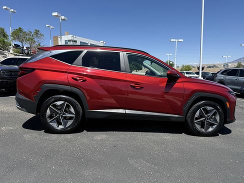 Used 2025 Hyundai Tucson SEL FWD image 4