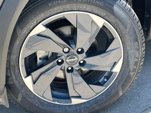 Used 2025 Nissan Rogue SV FWD image 8