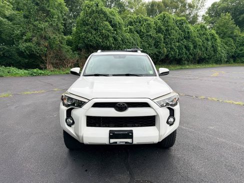 Used 2014 Toyota 4Runner SR5 AWD/4WD image 10