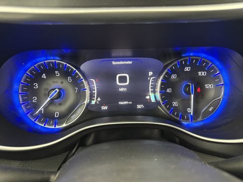 Used 2020 Chrysler Pacifica Limited w/ 8-pass Seating Package image 4