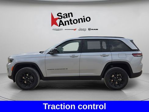 New 2025 Jeep Grand Cherokee Altitude RWD image 5