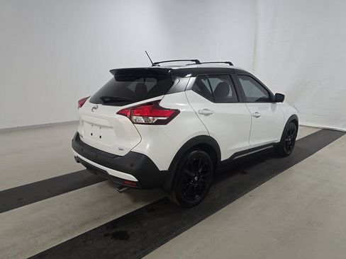 Used 2020 Nissan Kicks SR w/ SR Premium Package FWD image 2