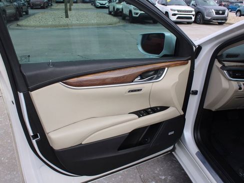 Used 2018 Cadillac XTS Luxury image 18