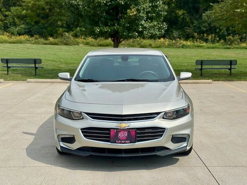 Used 2016 Chevrolet Malibu LT FWD image 2
