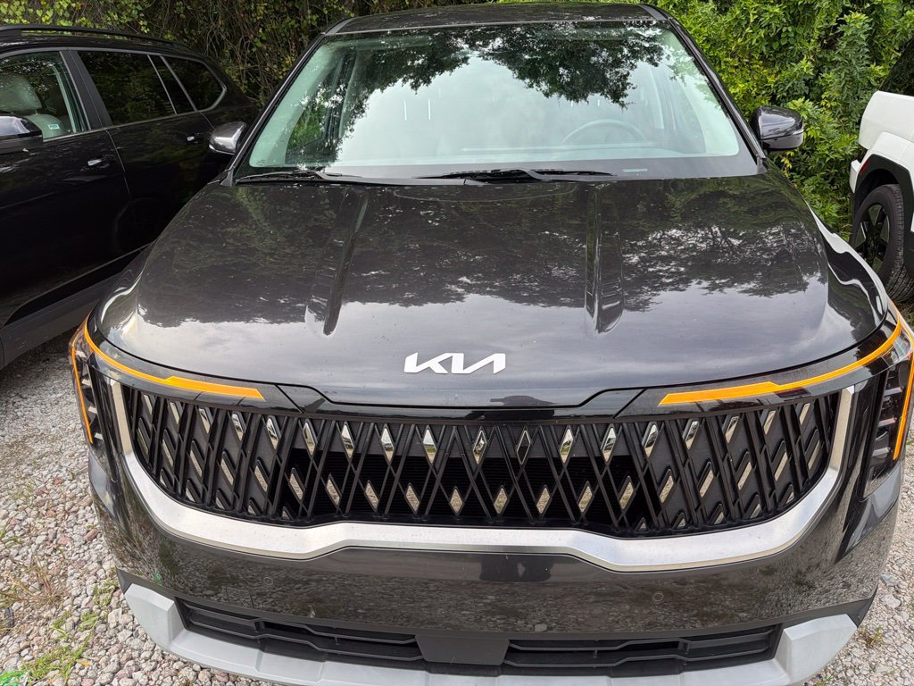 Used 2025 Kia Carnival FWD image 5