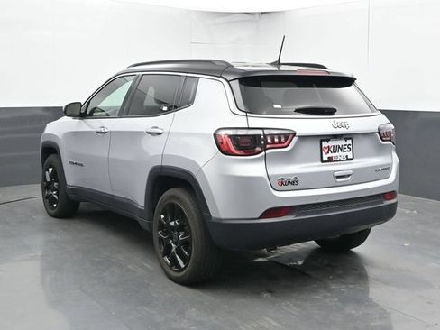 Used 2025 Jeep Compass Limited AWD/4WD image 10