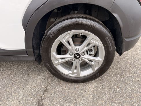 Used 2023 Hyundai Kona SEL AWD/4WD image 9