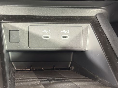 Used 2025 Nissan Kicks SR image 22