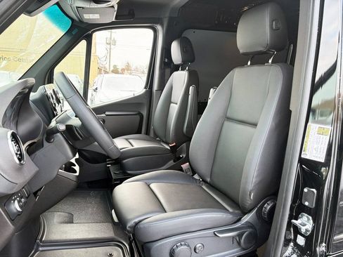 Used 2026 Mercedes-Benz Sprinter 2500 image 11