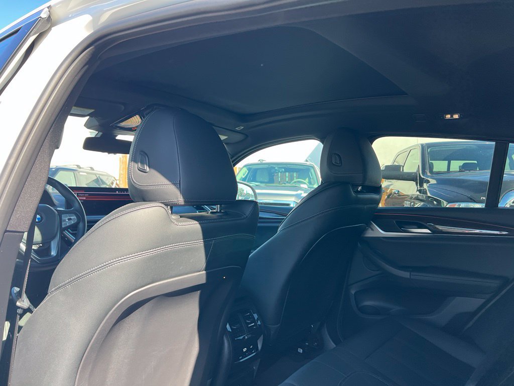 Used 2025 BMW X4 xDrive30i AWD/4WD image 11
