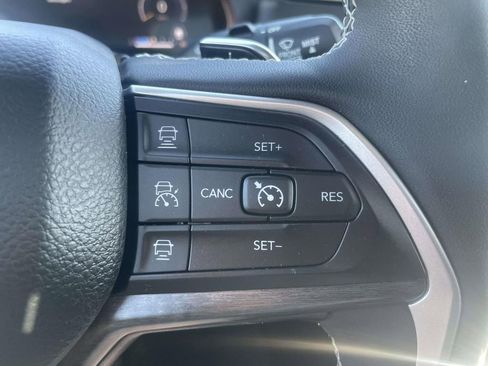 Used 2023 Jeep Grand Cherokee Limited AWD/4WD image 17