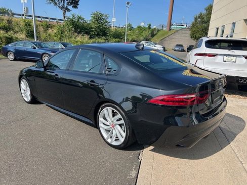Used 2022 Jaguar XF R-Dynamic SE image 4