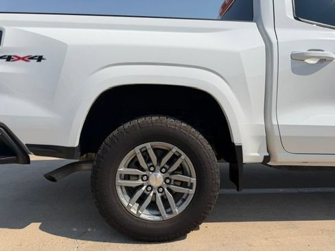Used 2024 Chevrolet Colorado LT AWD/4WD image 9