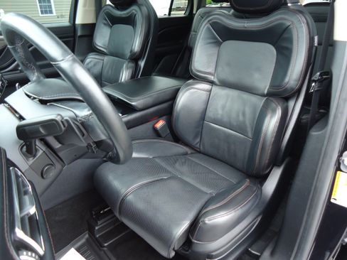 Used 2020 Lincoln Aviator Reserve w/ Equipment Group 202A AWD/4WD image 25