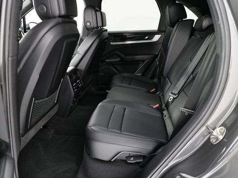 Used 2024 Porsche Cayenne AWD/4WD image 27