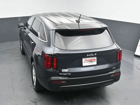 Used 2023 Kia Sorento LX image 31