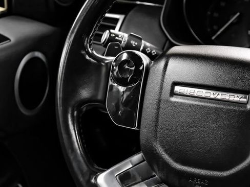 Used 2019 Land Rover Discovery SE image 24