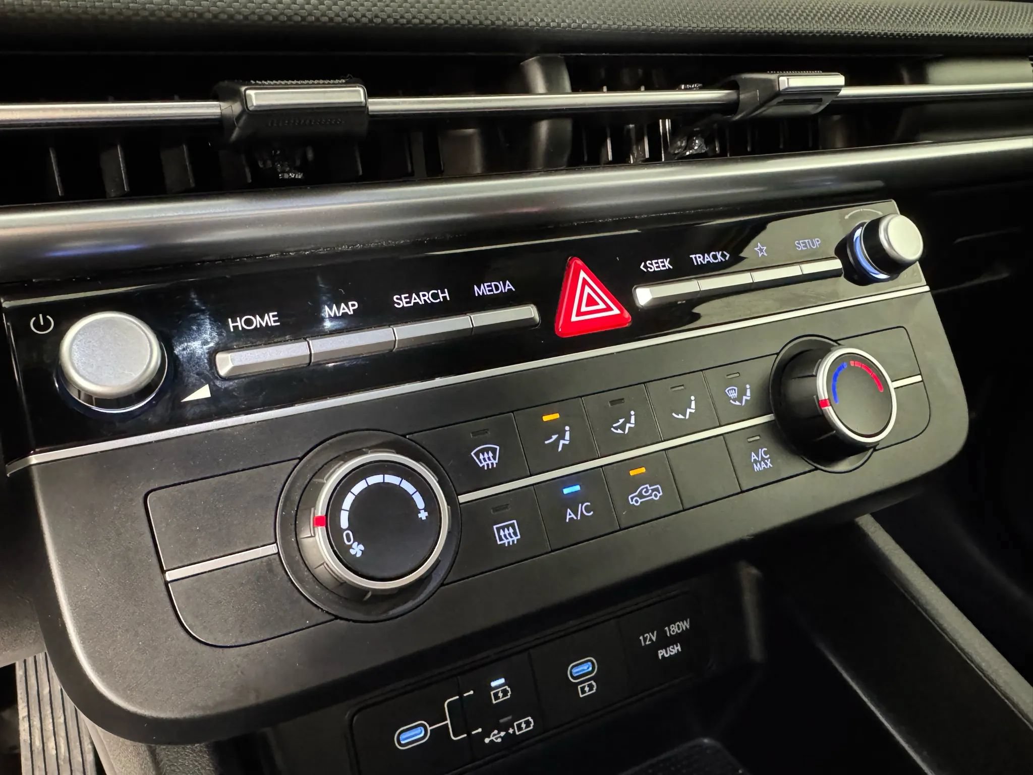 Used 2025 Hyundai Santa Cruz SE AWD/4WD image 19