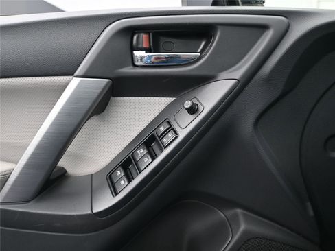 Used 2014 Subaru Forester 2.5i Limited image 8