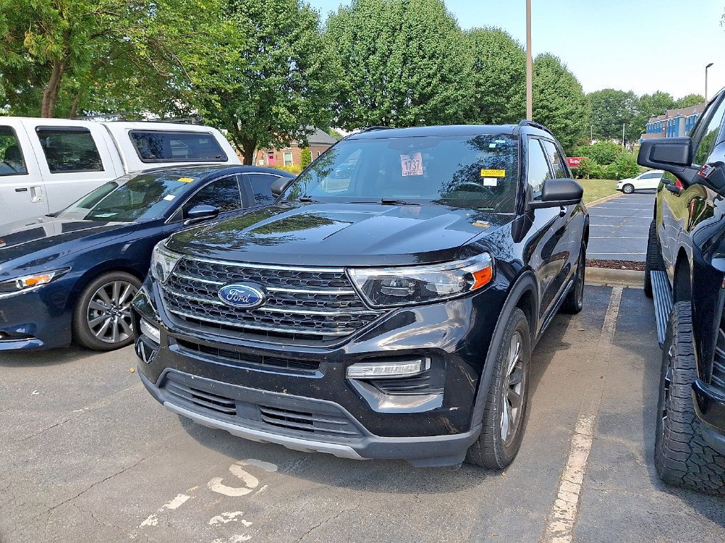 Used 2020 Ford Explorer XLT w/ Equipment Group 202A AWD/4WD image 1