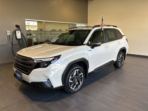 Used 2025 Subaru Forester Premium image 29