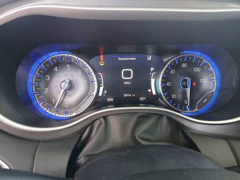 Used 2025 Chrysler Pacifica Select FWD image 13