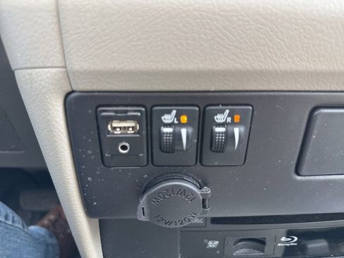 Used 2015 Toyota Sienna XLE Premium image 16