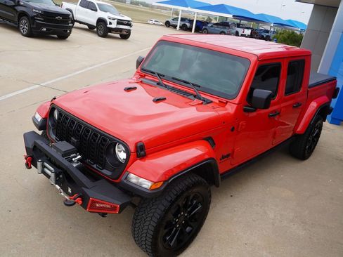 Used 2025 Jeep Gladiator Sport AWD/4WD image 14