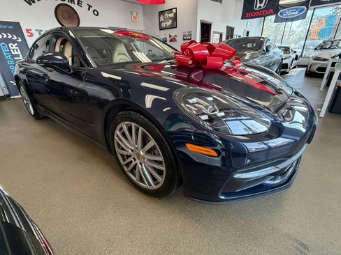 Used 2018 Porsche Panamera 4 AWD/4WD image 19