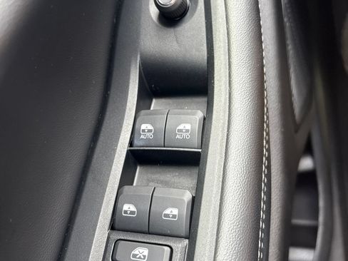 Used 2023 Jeep Grand Cherokee Laredo RWD image 16